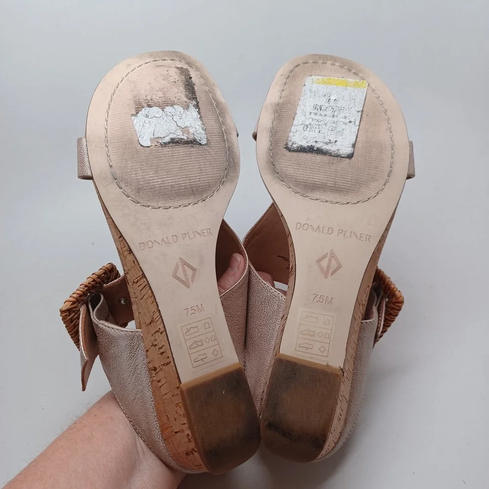 Donald Pliner VINESP Champagne Metallic Cork Wedge Sandals Woven Buckle 7.5M